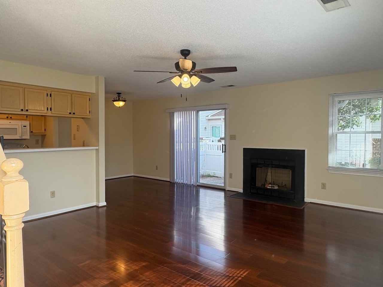 27 Tamarisk Quay Apt F - Photo 4 of 22