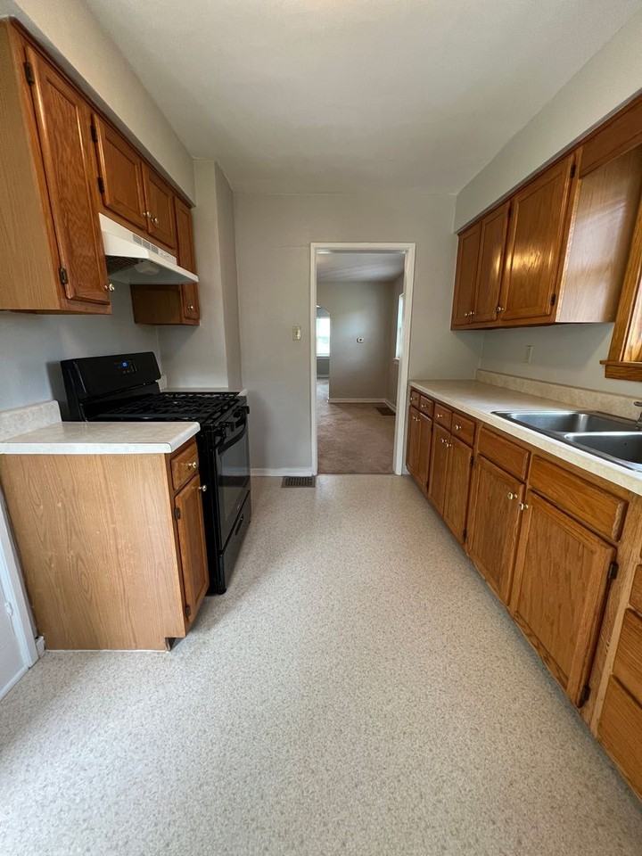 1257 W 6th St - Photo 2 of 28