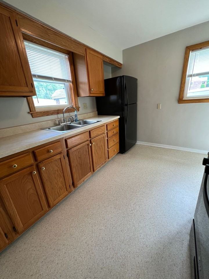 1257 W 6th St - Photo 4 of 28