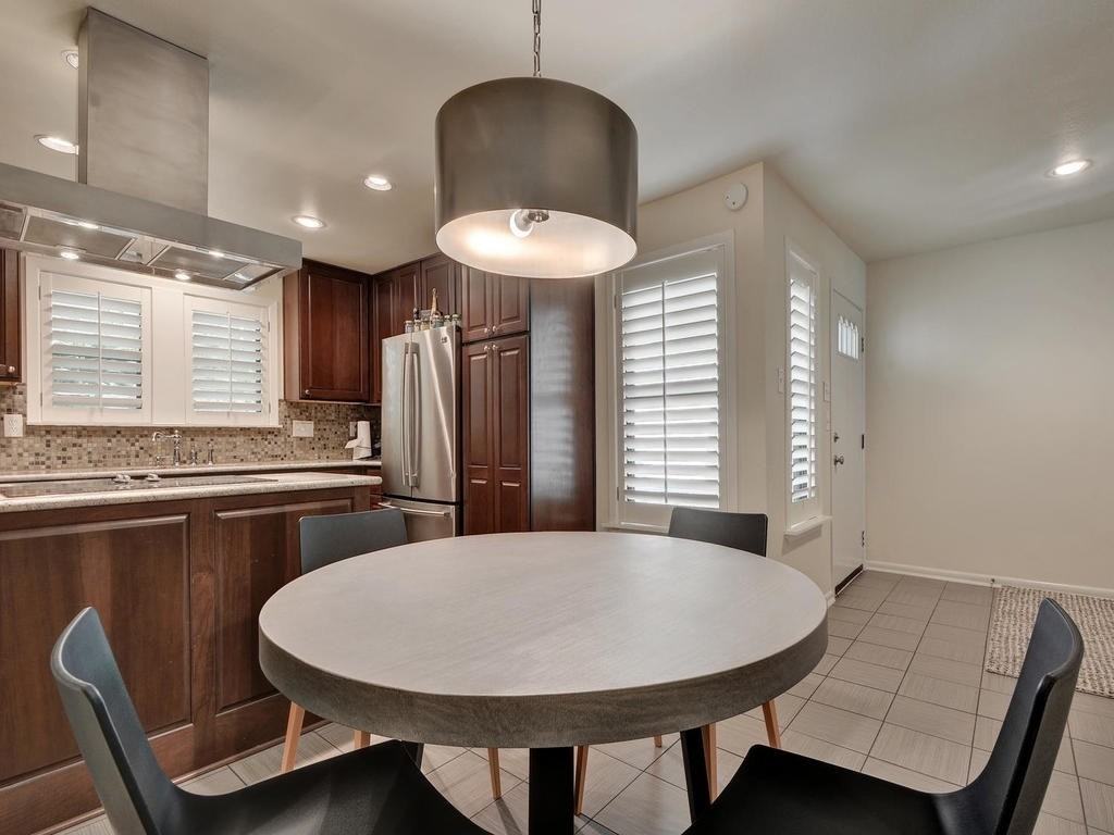 733 Patterson Ave - Photo 6 of 15