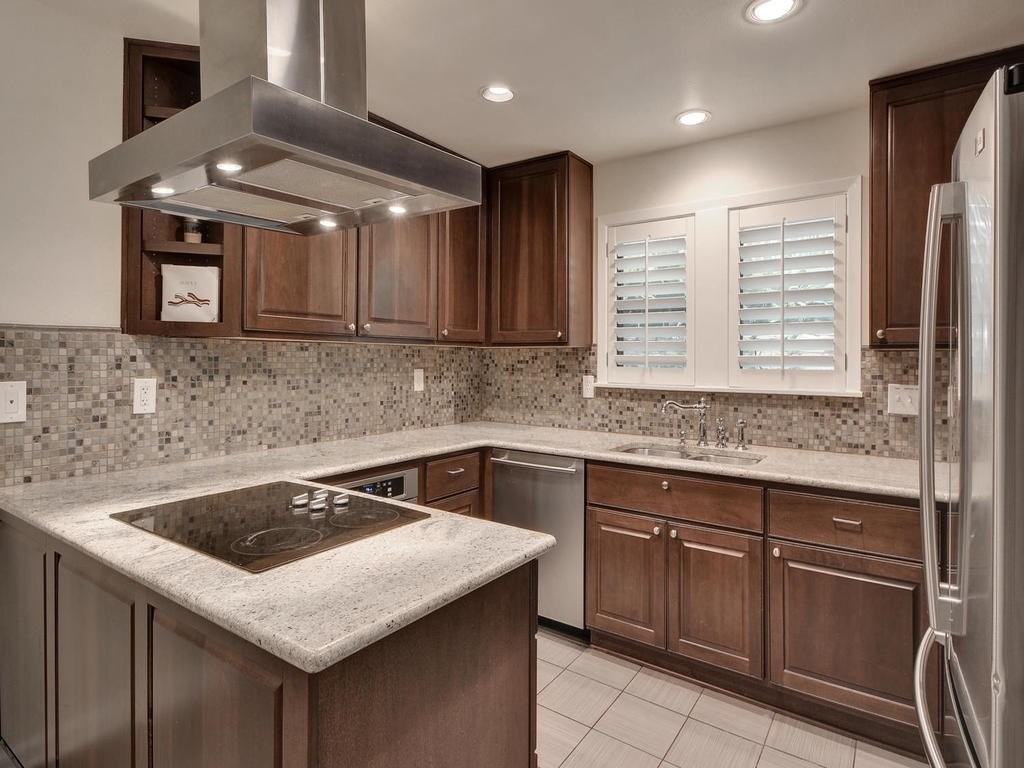 733 Patterson Ave - Photo 7 of 15