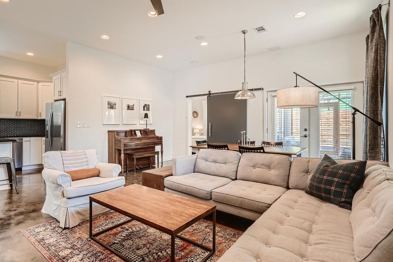 2308 Santa Rosa St - Photo 5 of 25