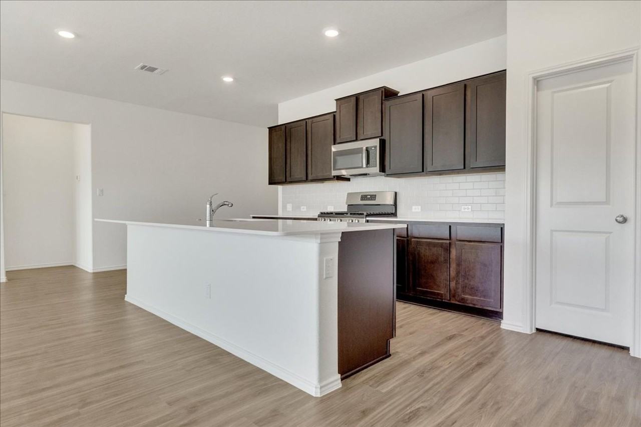 816 Mallow Rd - Photo 2 of 23