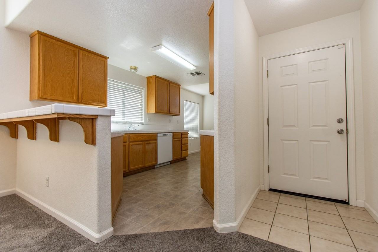 2106 W Little Sandy Dr - Photo 2 of 16