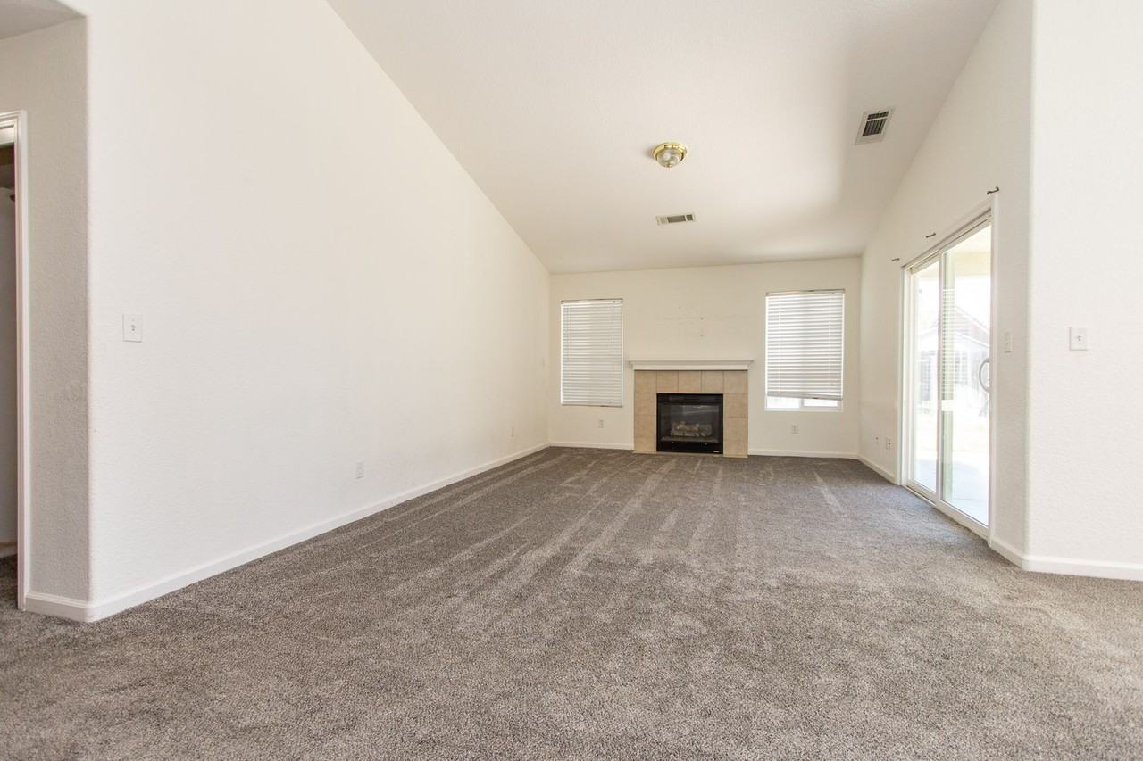 2106 W Little Sandy Dr - Photo 5 of 16