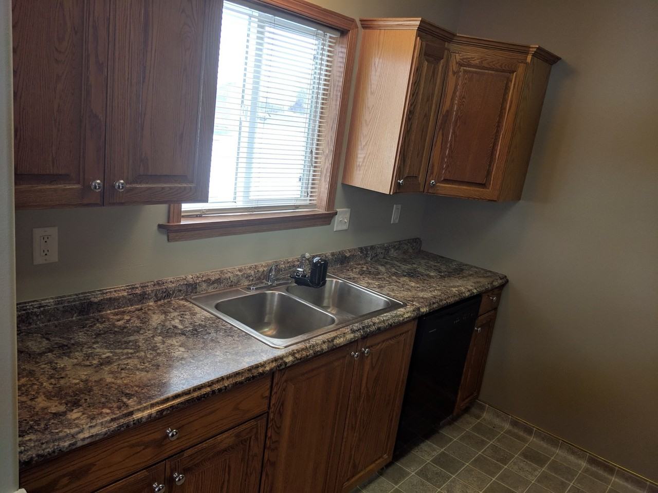 215 W Center St - Photo 6 of 15