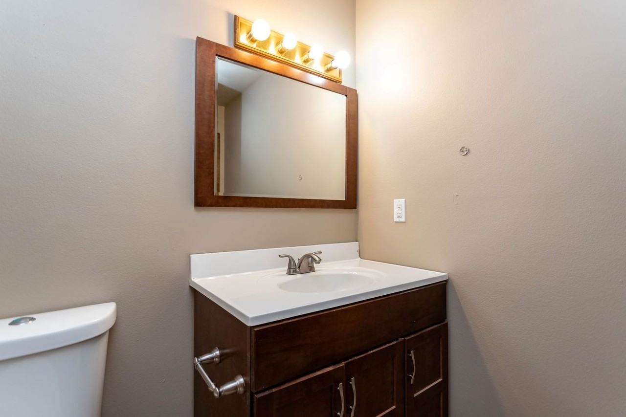 236 Chamberlin Ave - Photo 5 of 28