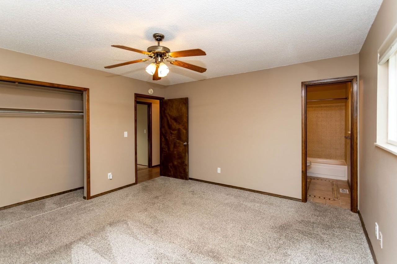 236 Chamberlin Ave - Photo 7 of 28