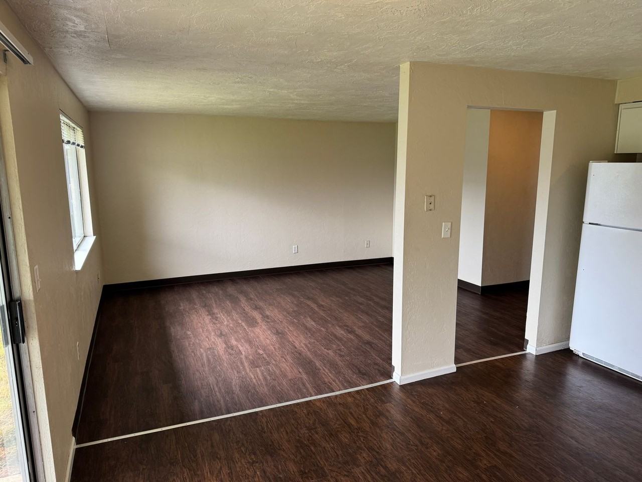 111 43rd Pl - Photo 5 of 24