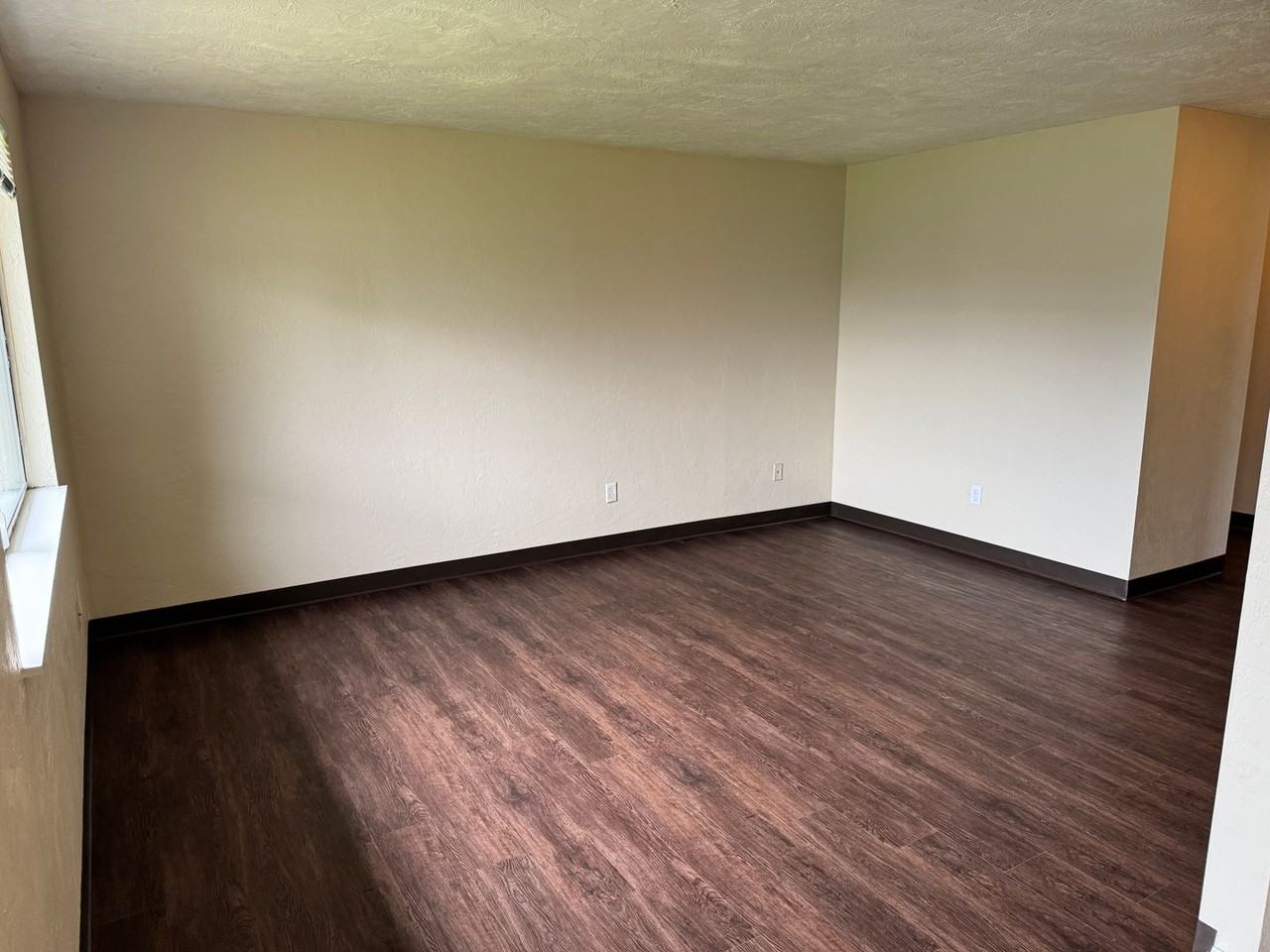 111 43rd Pl - Photo 6 of 24