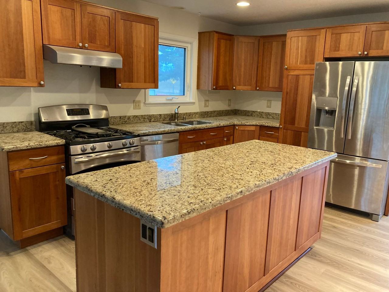 2843 Redwood Pl - Photo 4 of 17