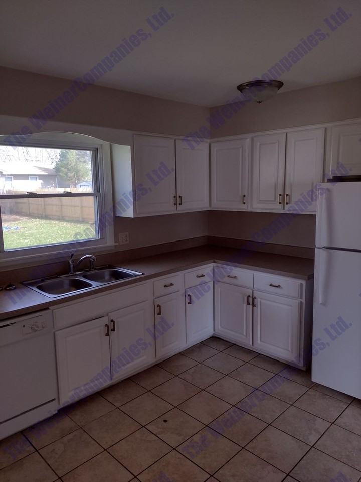 1804 Rebecca Dr - Photo 6 of 18