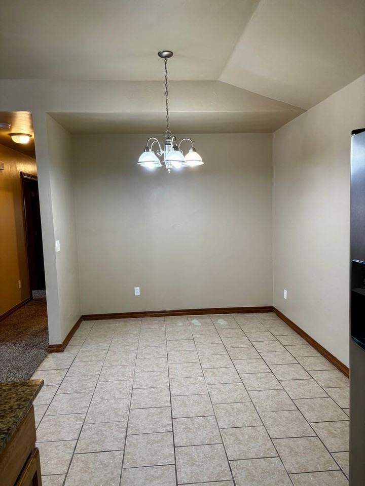 11004 Sw 5th St - Photo 5 of 29