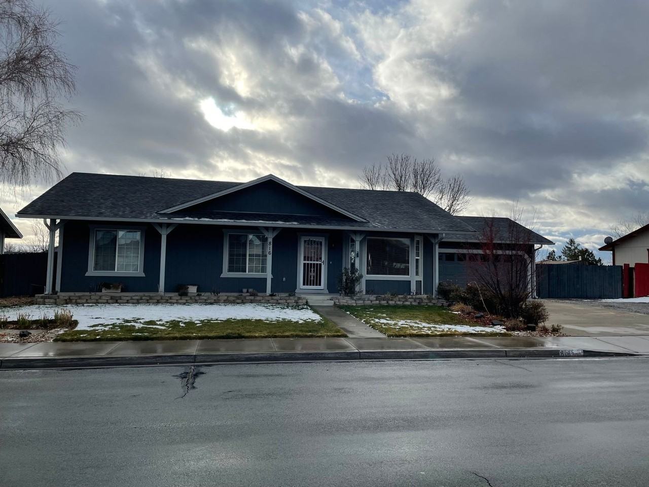 816 Alena Way - Photo 2 of 9