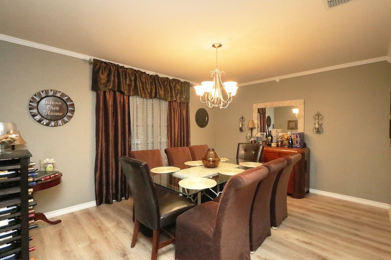 7813 Kingshire Dr - Photo 2 of 9