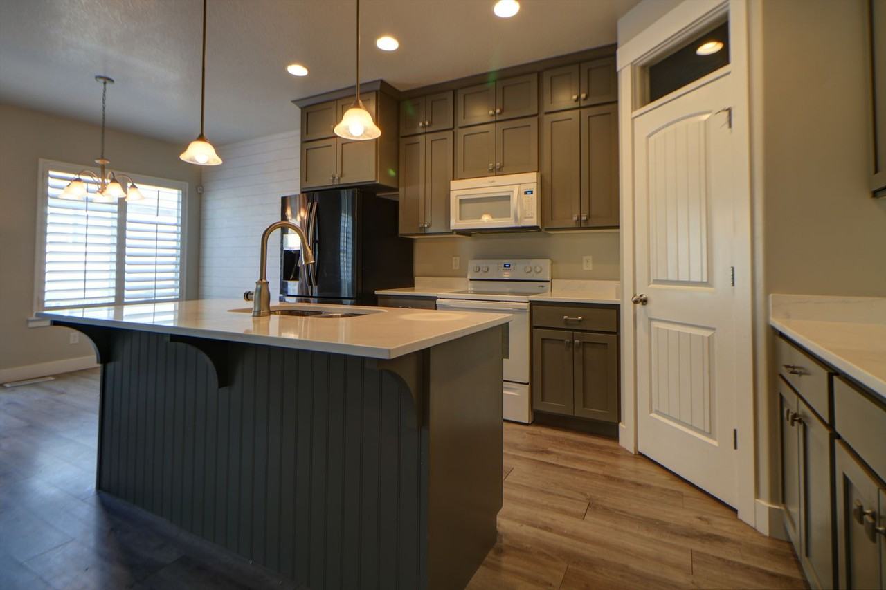 14447 S Quiet Shade Dr - Photo 3 of 20