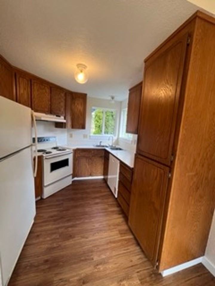 6210 142nd Pl Se - Photo 3 of 10