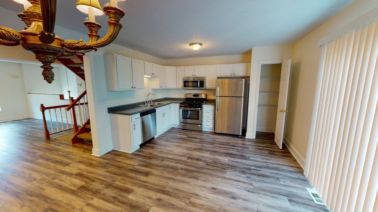 202 Katerina Dr - Photo 5 of 30