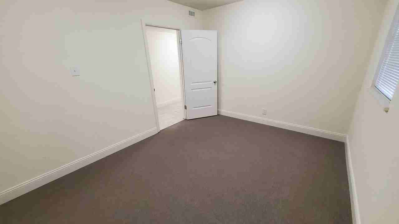 715 S Lamar St - Photo 6 of 18