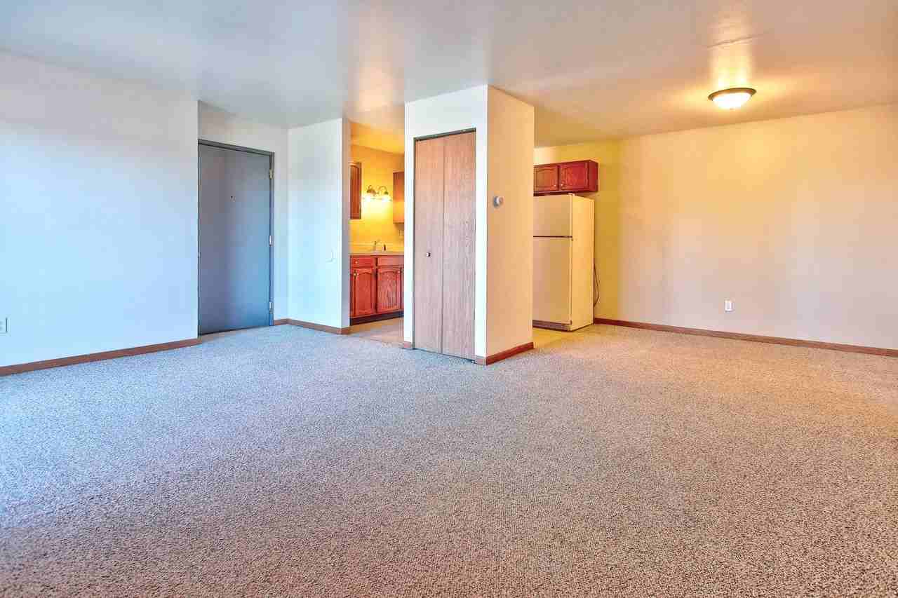 411 Stratford Way #6 - Photo 2 of 13