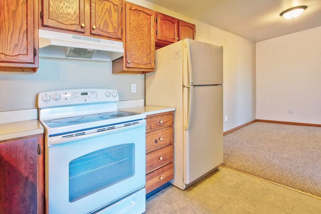 411 Stratford Way #6 - Photo 5 of 13