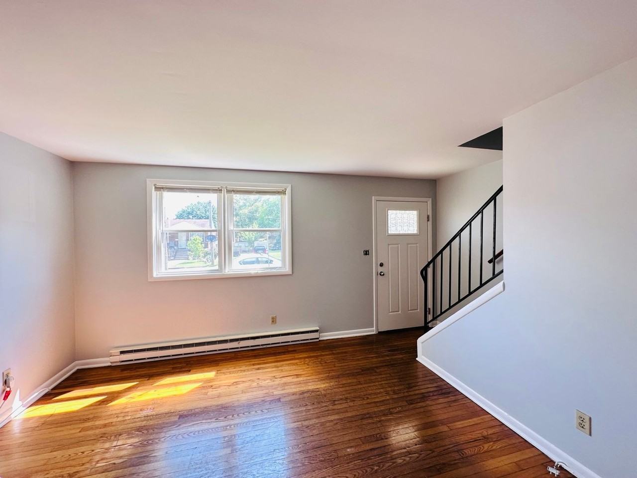 813 Montrose Ave - Photo 6 of 28