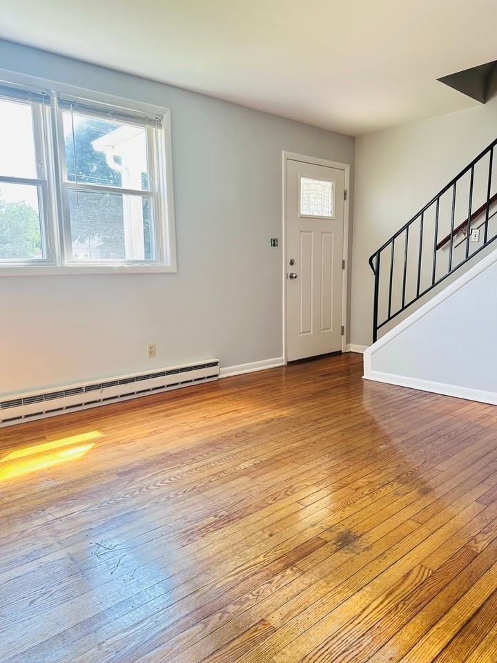 813 Montrose Ave - Photo 7 of 28