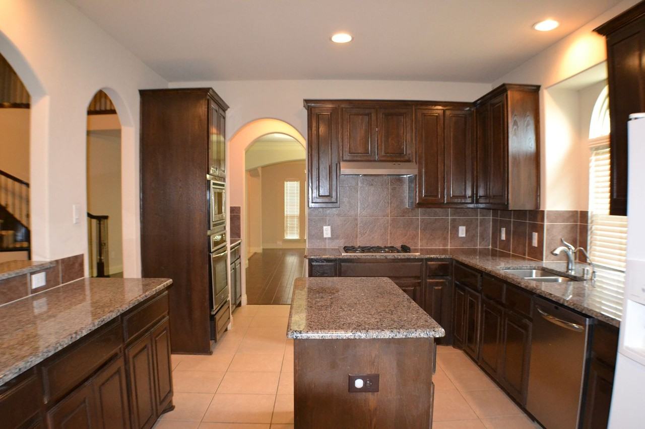 6428 Abbotsford Dr - Photo 2 of 16