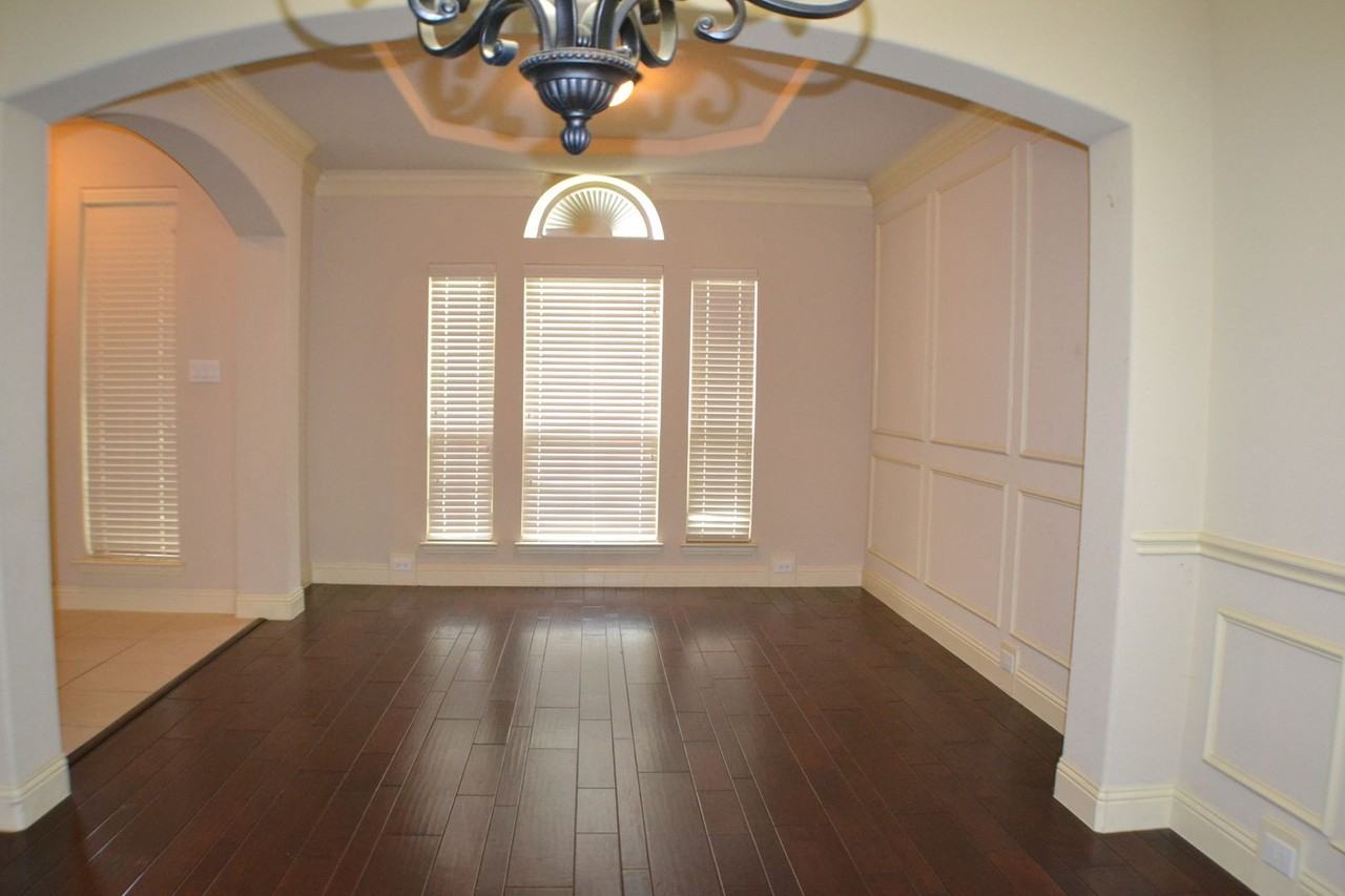 6428 Abbotsford Dr - Photo 3 of 16