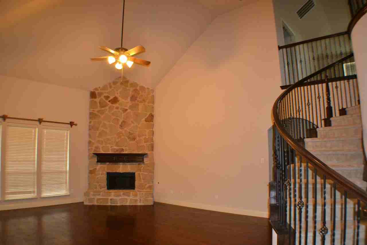 6428 Abbotsford Dr - Photo 4 of 16