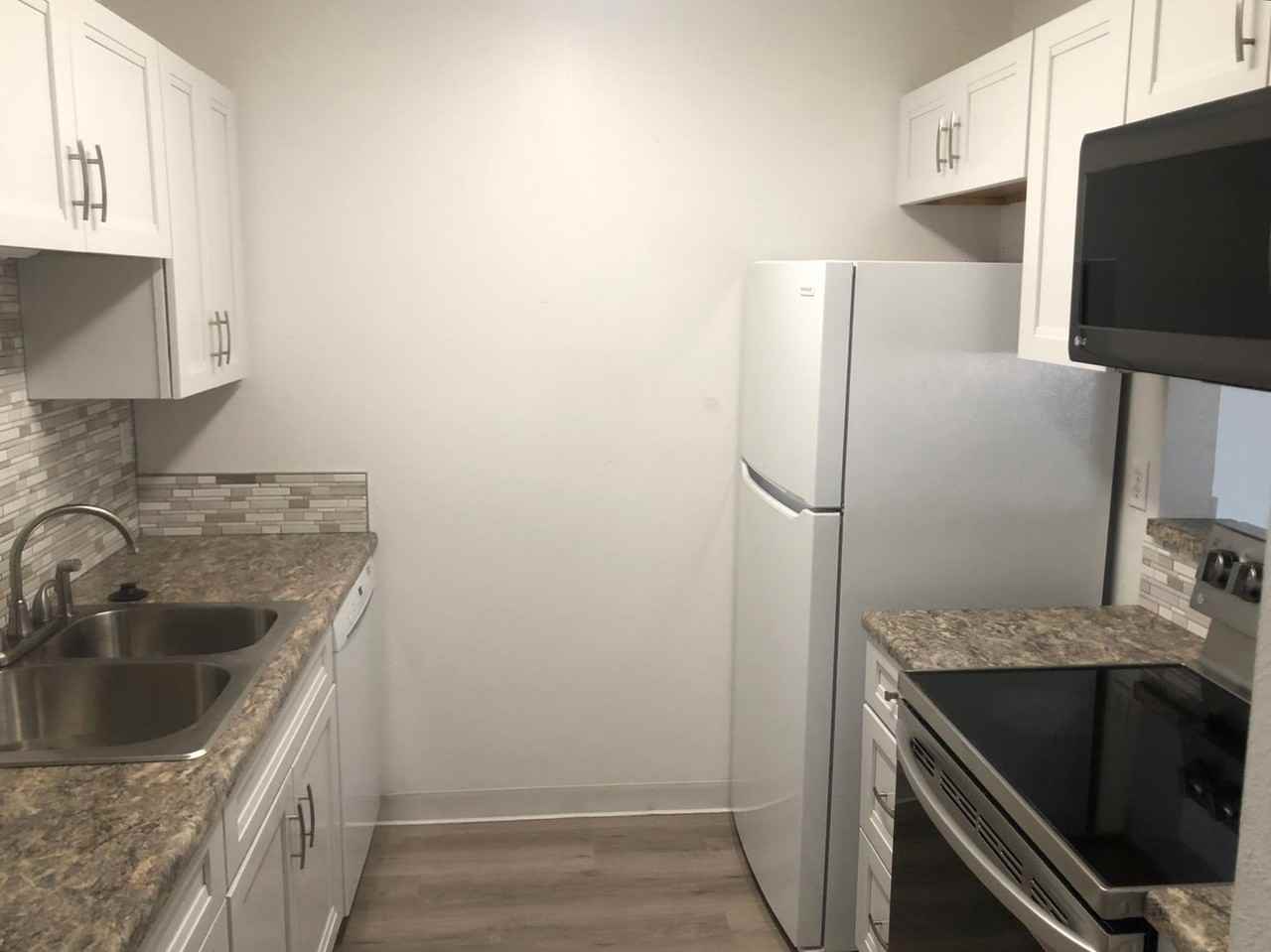 1110 Centaur Cir #E - Photo 5 of 31