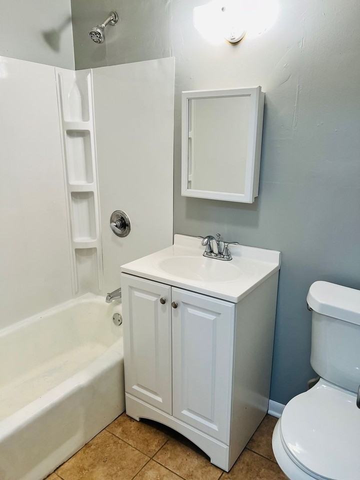 235 E 3rd St #4 - Photo 7 of 8