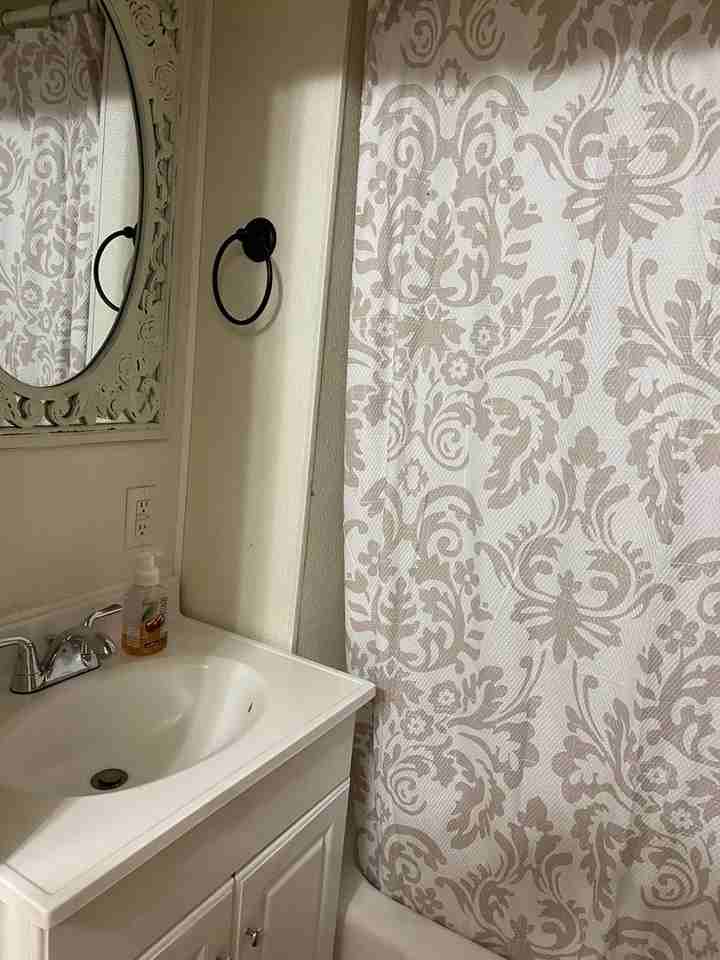 261 1/2 Elm St - Photo 5 of 8