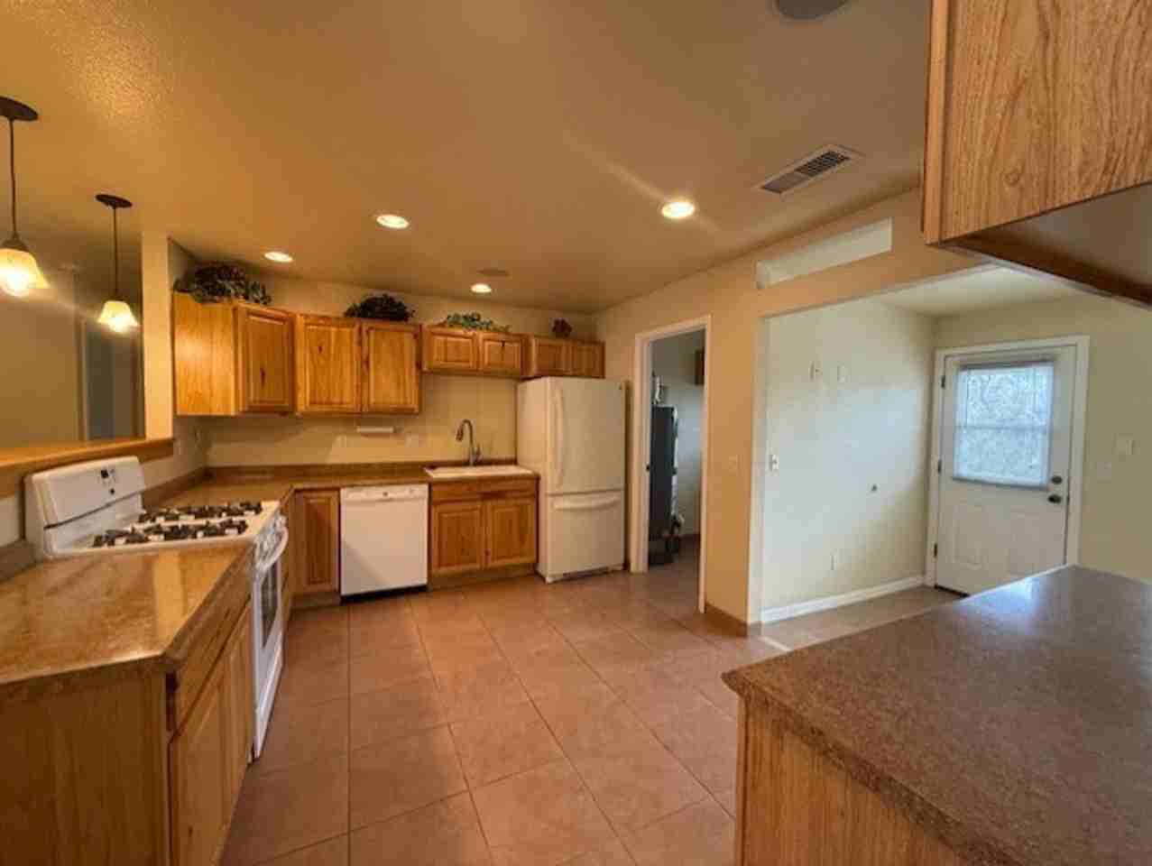 1731 E Cyprus St - Photo 6 of 21