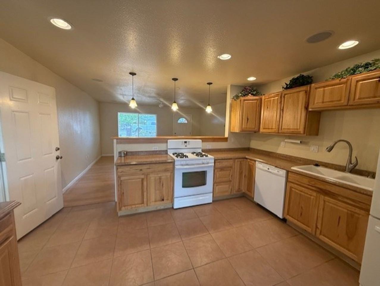 1731 E Cyprus St - Photo 7 of 21