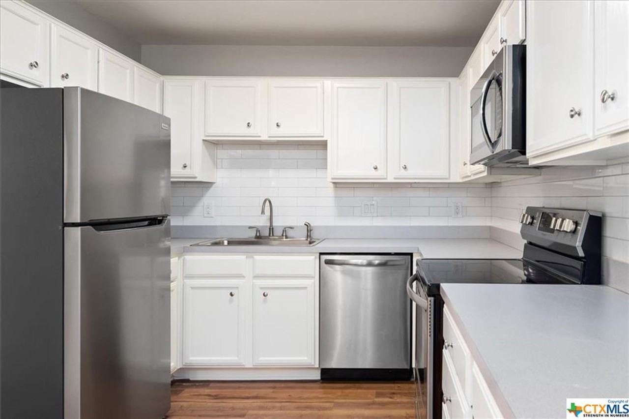 1206 Hillyer St - Photo 2 of 13