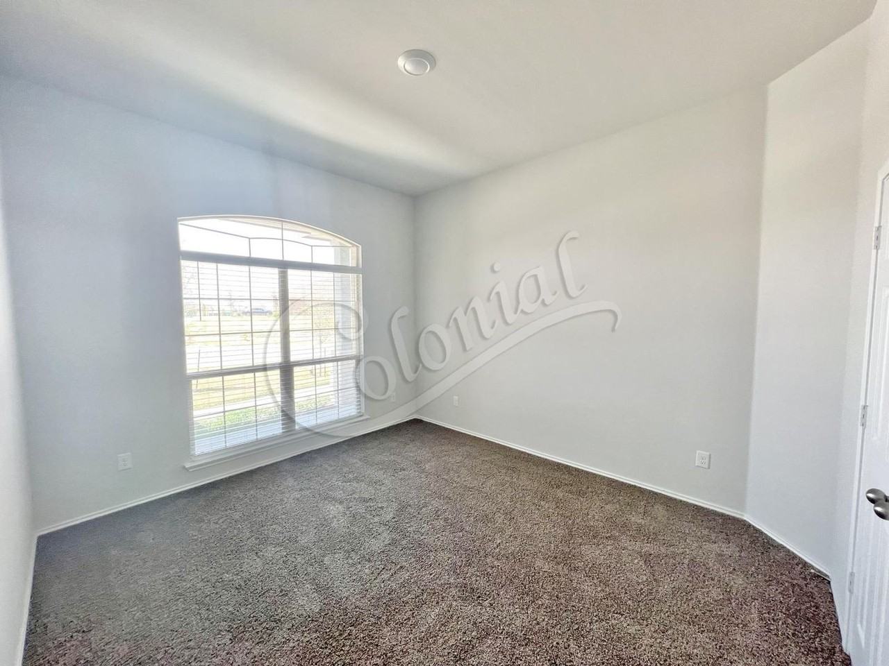 1307 Cesarina St - Photo 7 of 33