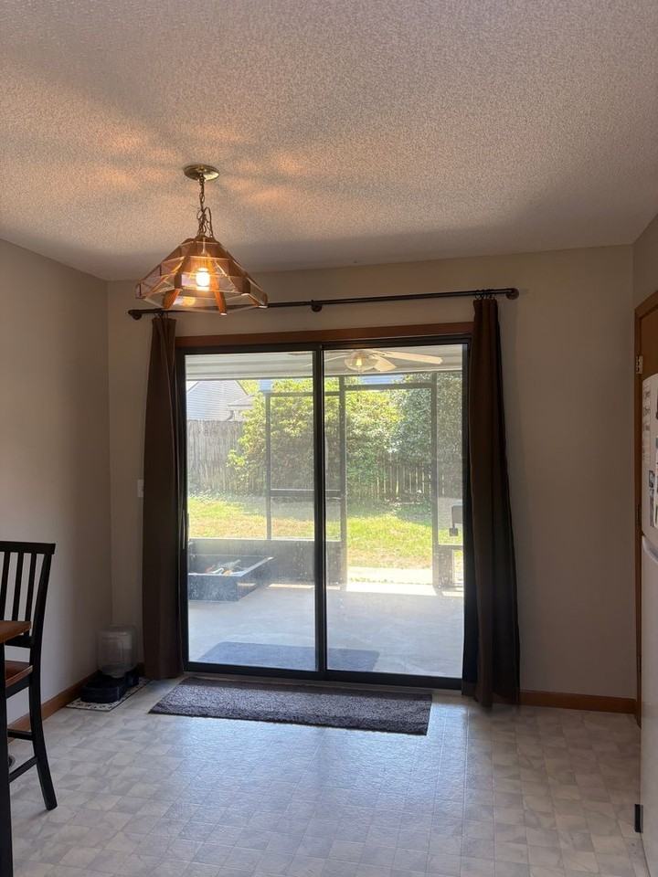 3916 Summerwood Ct - Photo 4 of 9