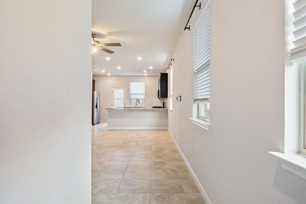 12310 Silverstream Ln - Photo 4 of 23