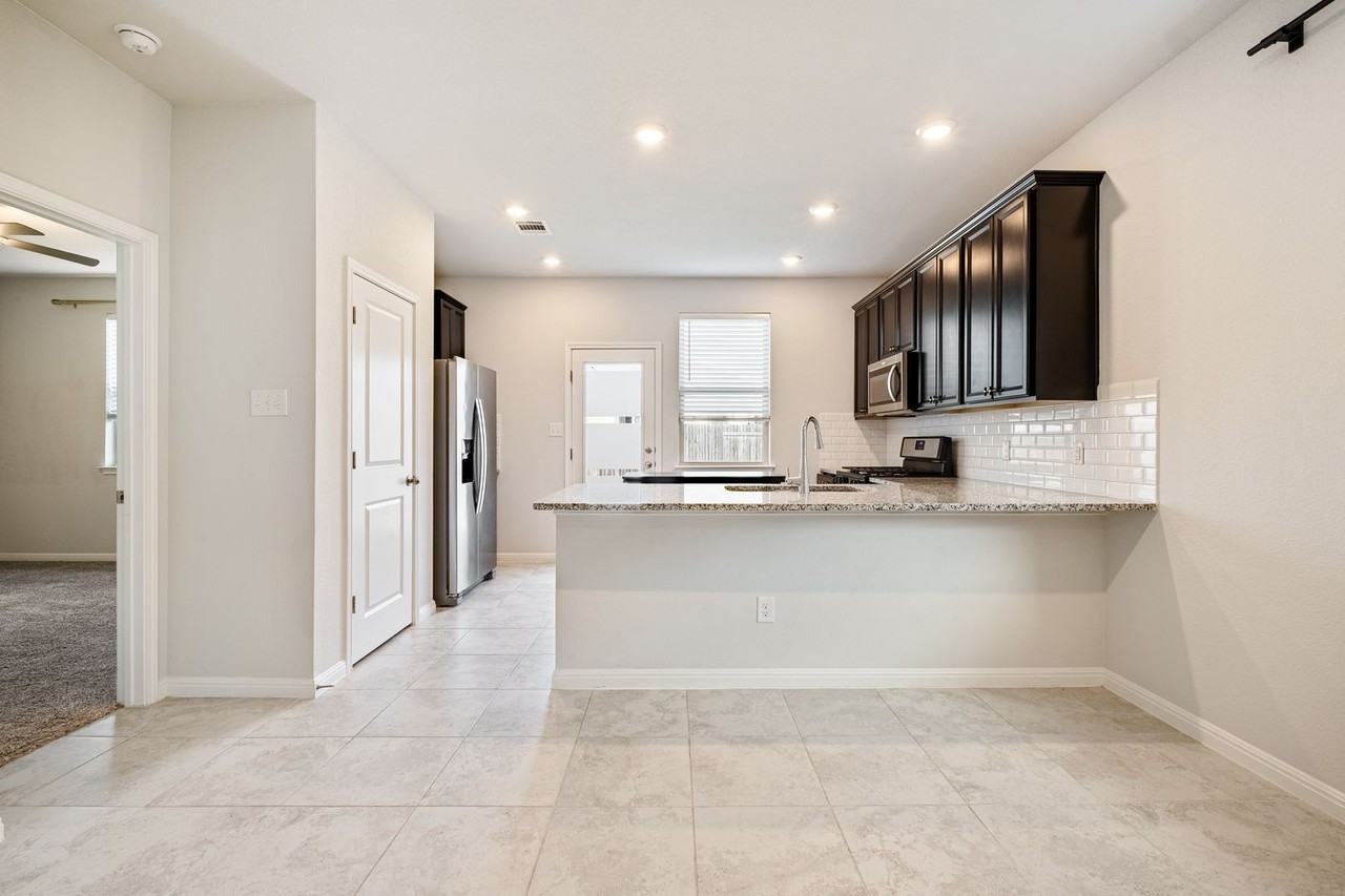 12310 Silverstream Ln - Photo 7 of 23