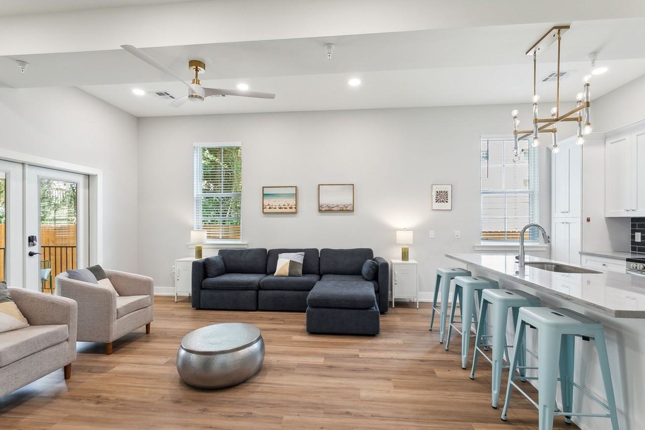 7417 Burthe St - Photo 4 of 9