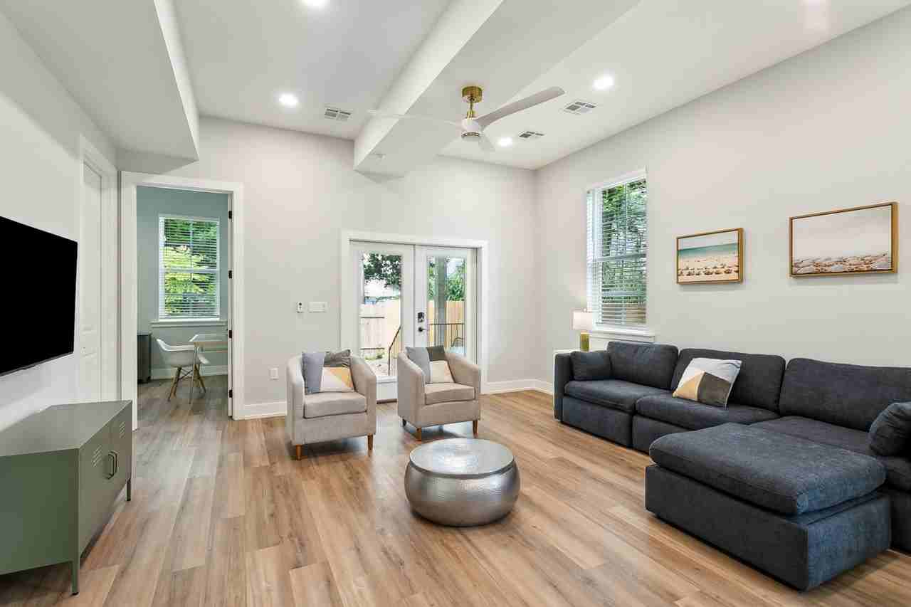 7417 Burthe St - Photo 5 of 9