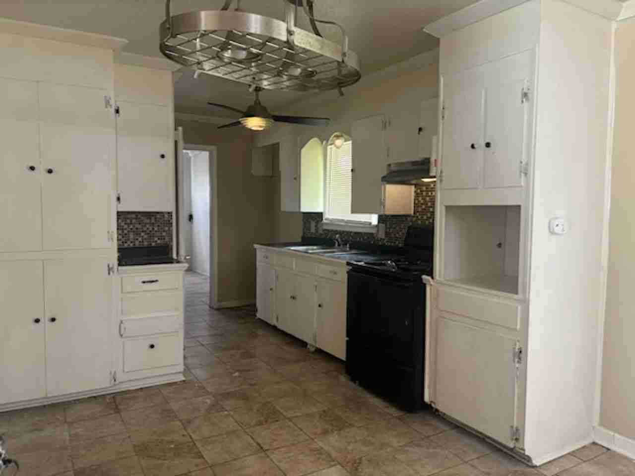 405 N Flag Chapel Rd - Photo 2 of 11