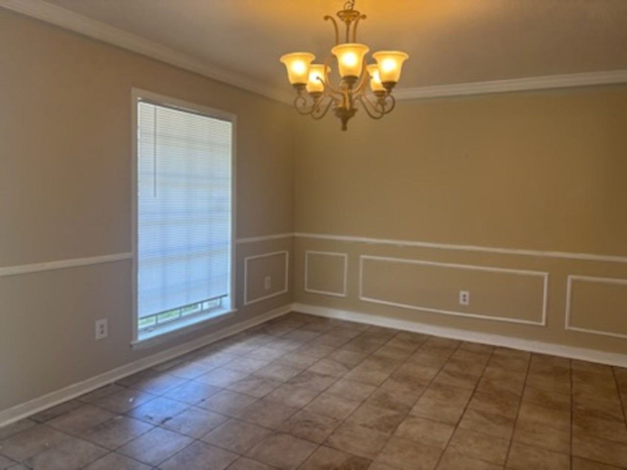 405 N Flag Chapel Rd - Photo 3 of 11