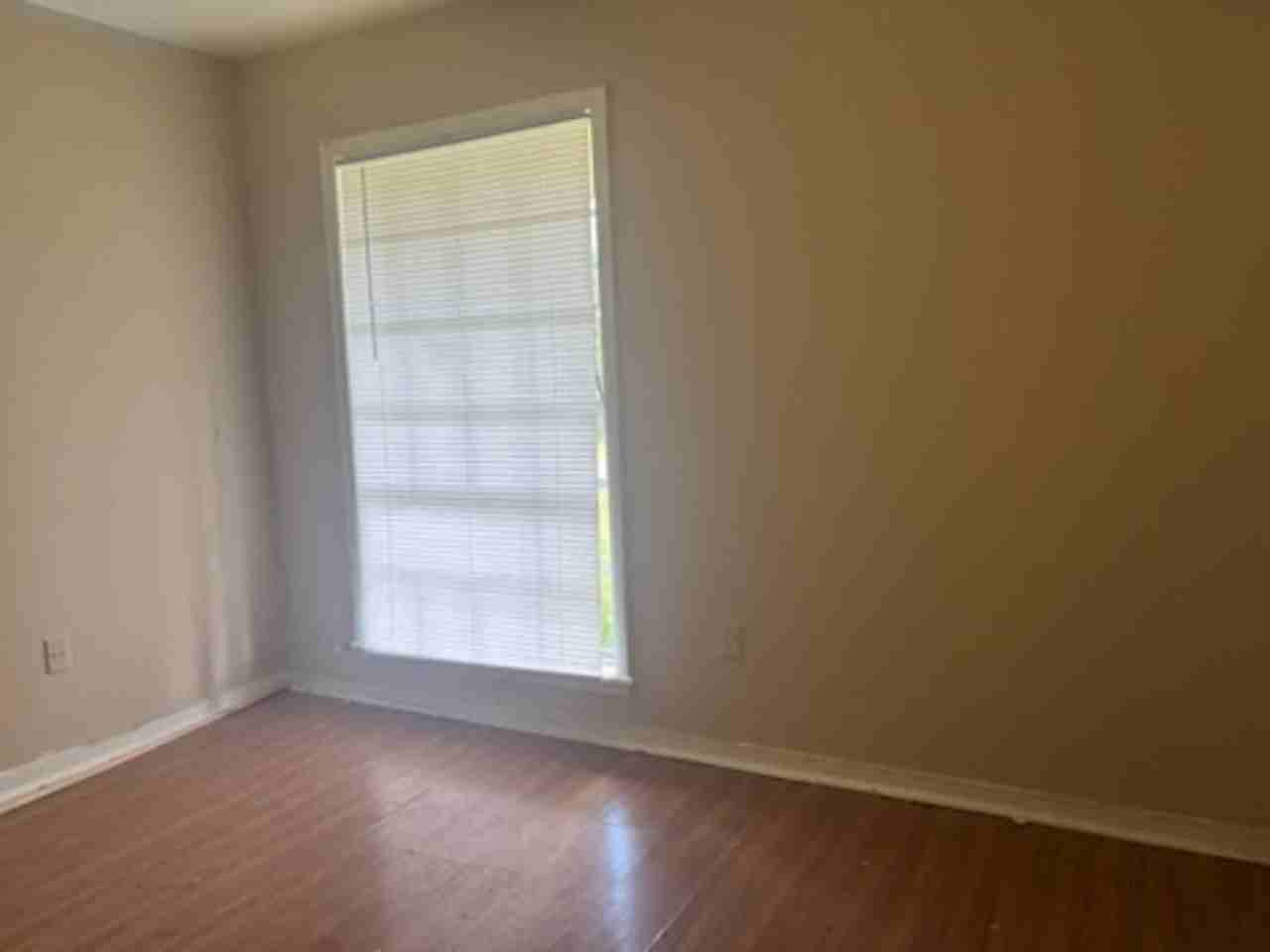 405 N Flag Chapel Rd - Photo 6 of 11