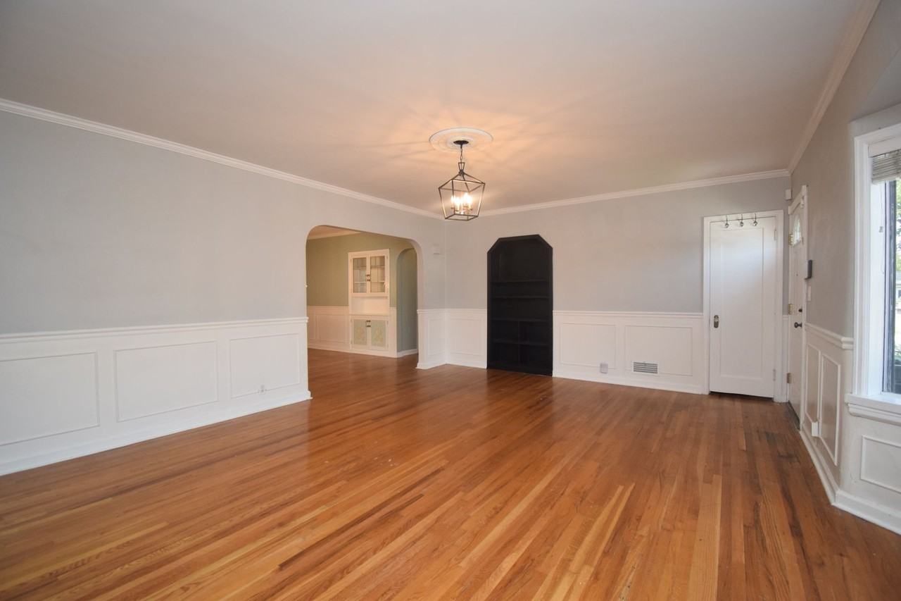 7622 S Lincoln St - Photo 5 of 31