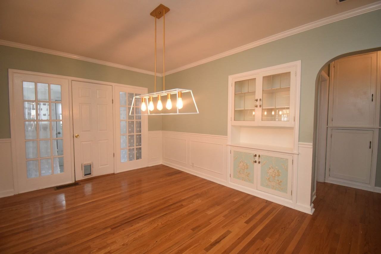 7622 S Lincoln St - Photo 6 of 31