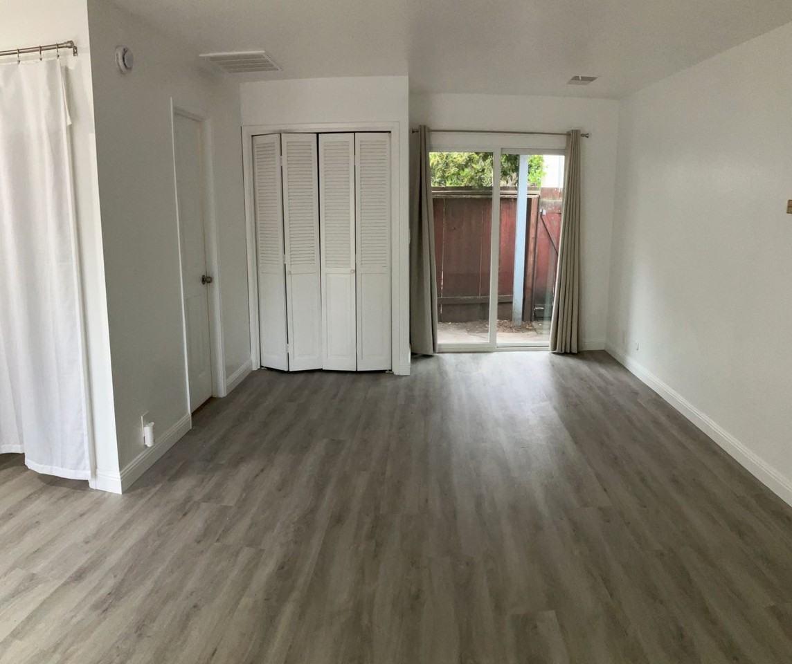 412 College Ave - Photo 6 of 9