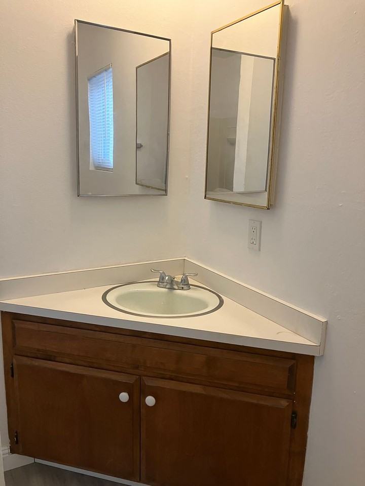 412 College Ave - Photo 7 of 9