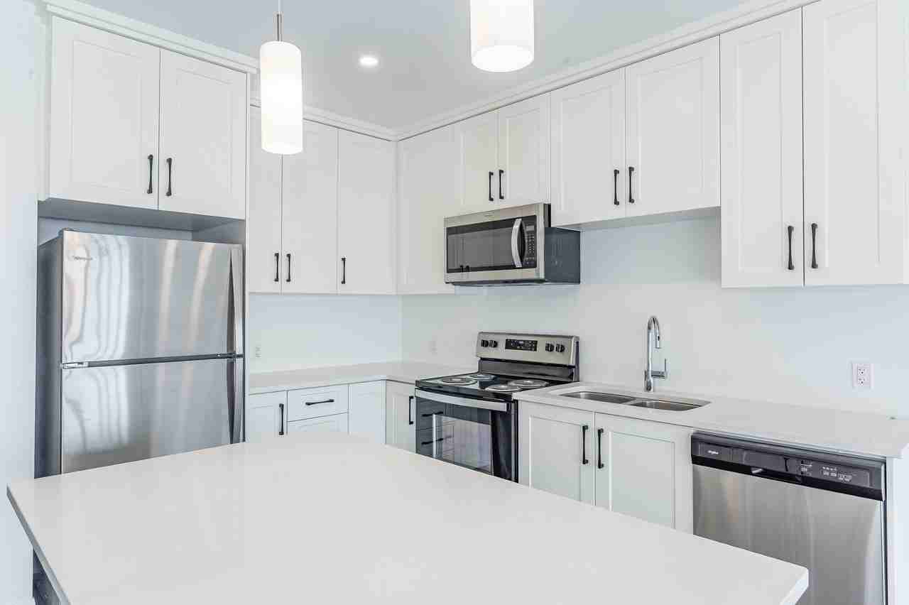 332 Gosling Gardens 505 - Photo 4 of 10